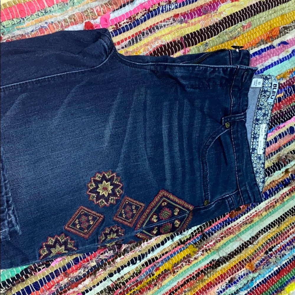 Embroidered code bleu jeans